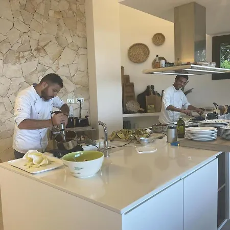 Fenandgi Luxury Hospitality At Its Finest ! 招待所