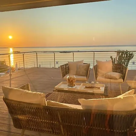 Fenandgi Luxury Hospitality At Its Finest ! *