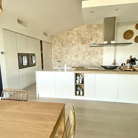 Fenandgi Luxury Hospitality At Its Finest !