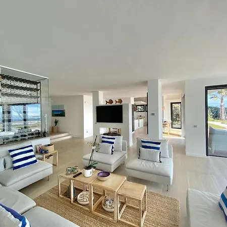 Fenandgi Luxury Hospitality At Its Finest !