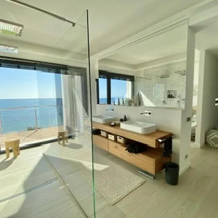 Guest house Fenandgi Luxury Hospitality At Its Finest ! *