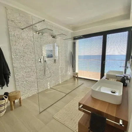 Fenandgi Luxury Hospitality At Its Finest ! *